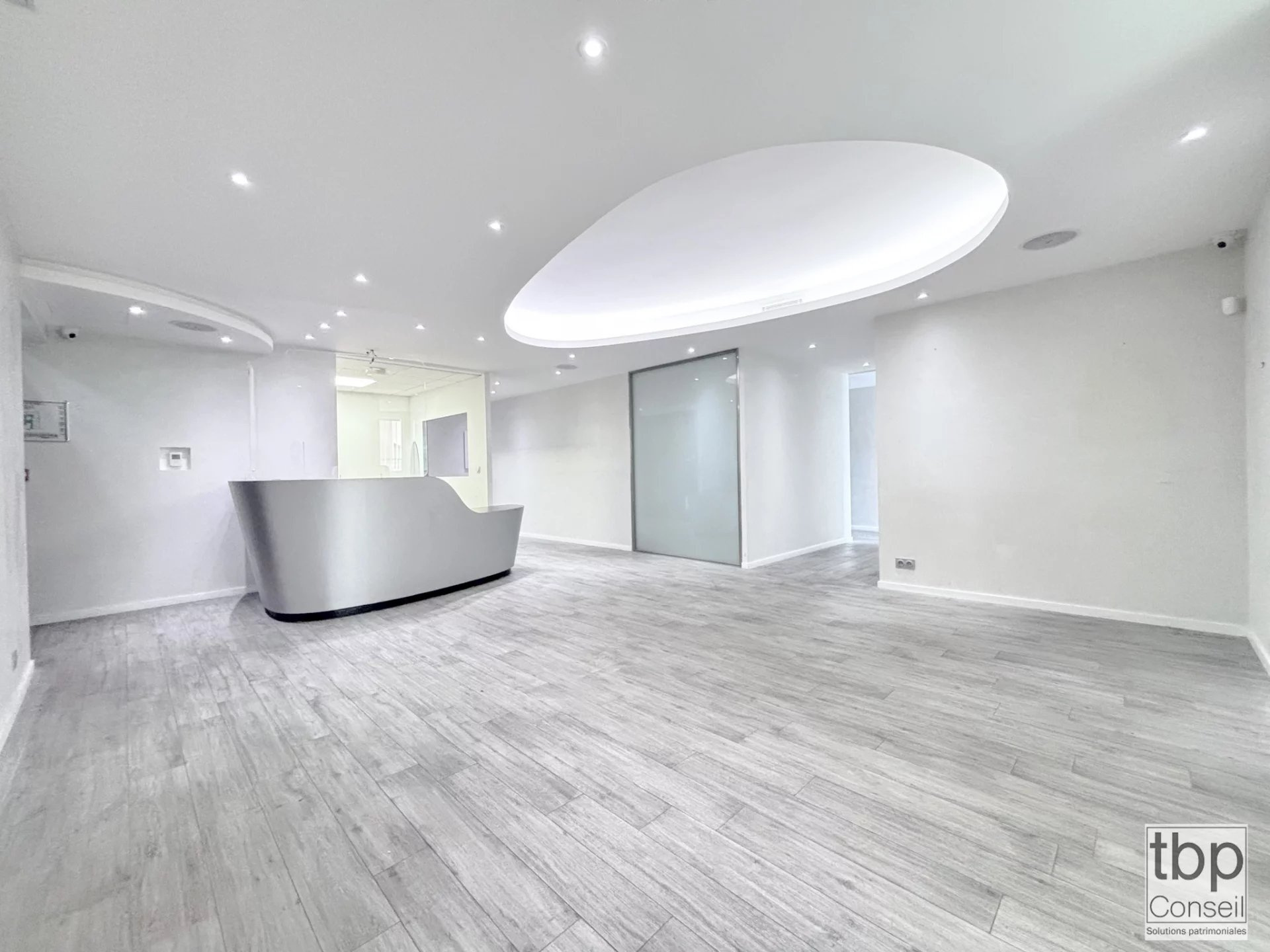 Local commercial à vendre à Marseille, 300 m², 20 pièces – photo 1 sur 6