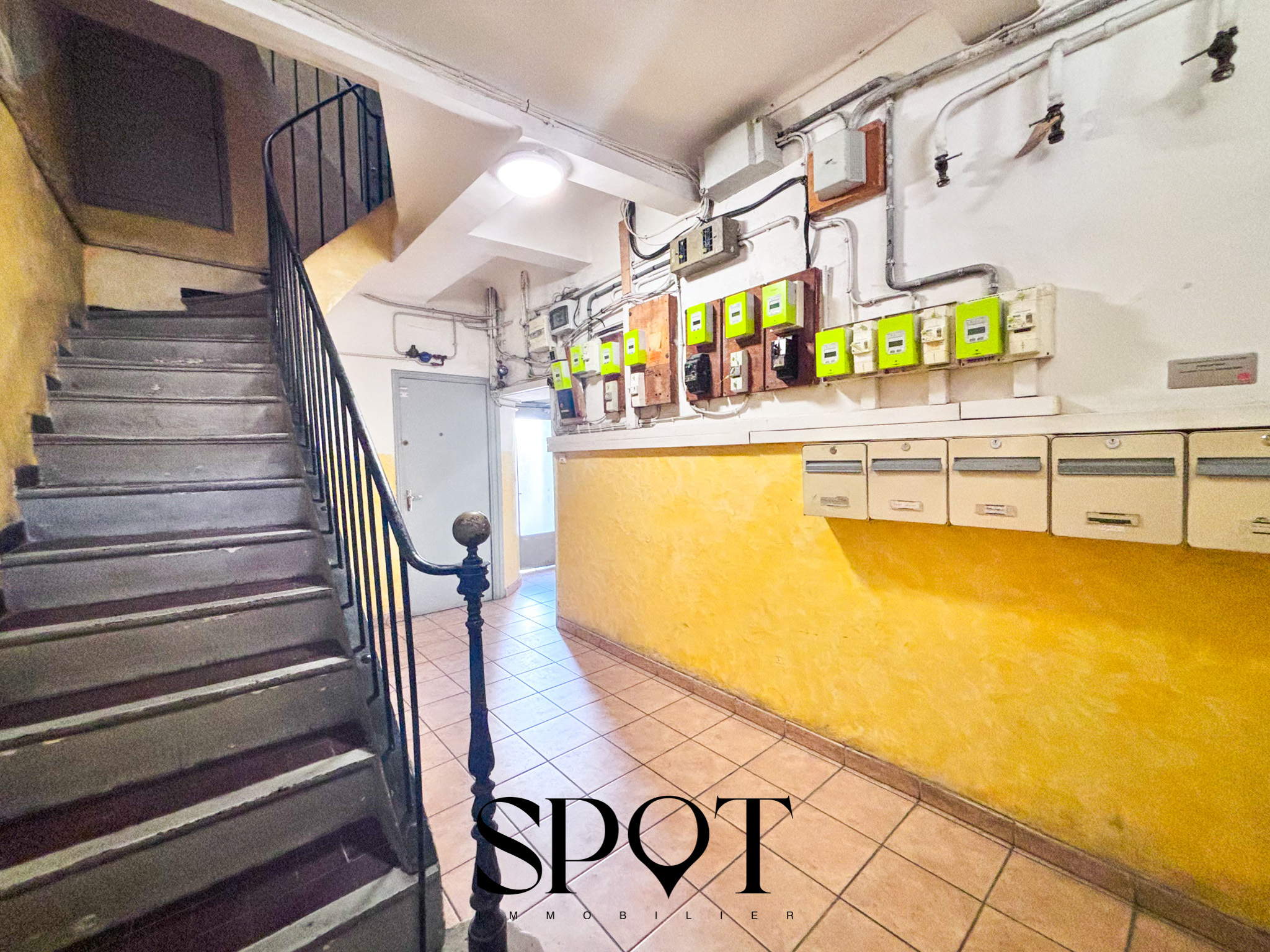 Maison à vendre à Marseille, 505 m², 22 pièces – photo 3 sur 4