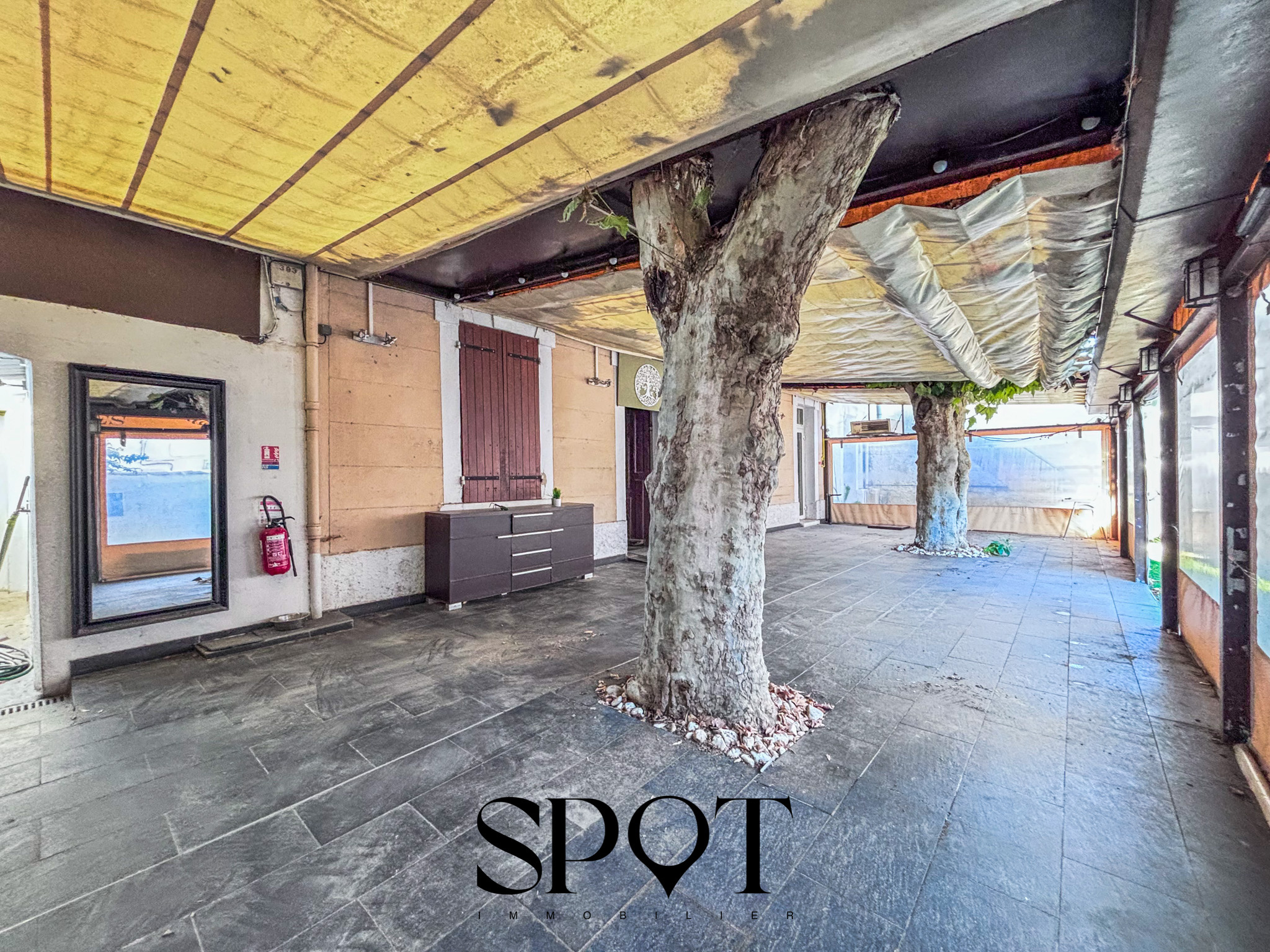 Maison à vendre à Marseille, 200 m², 6 pièces – photo 2 sur 12