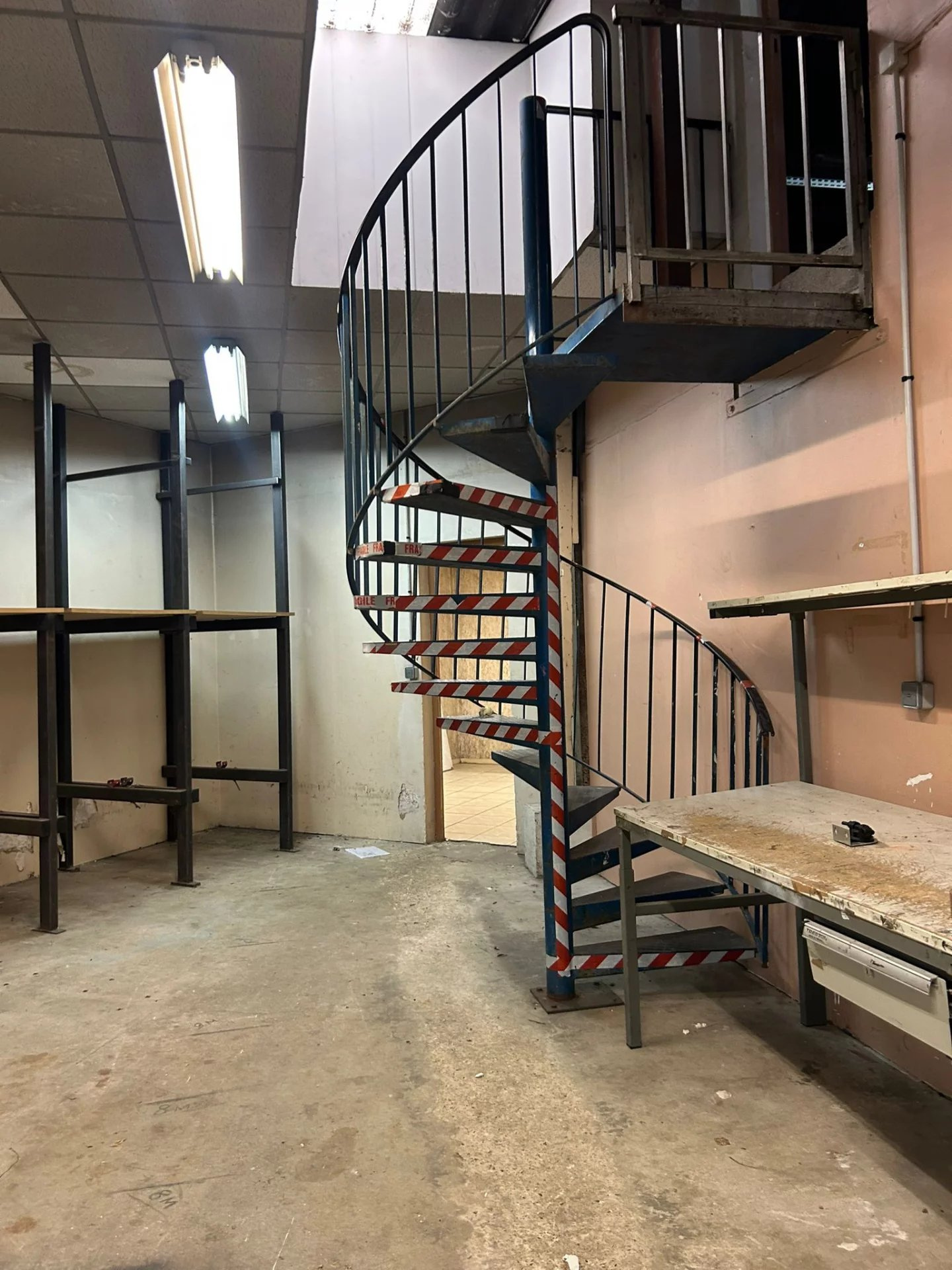 Local commercial à louer à St denis, 8 pièces – photo 3 sur 4