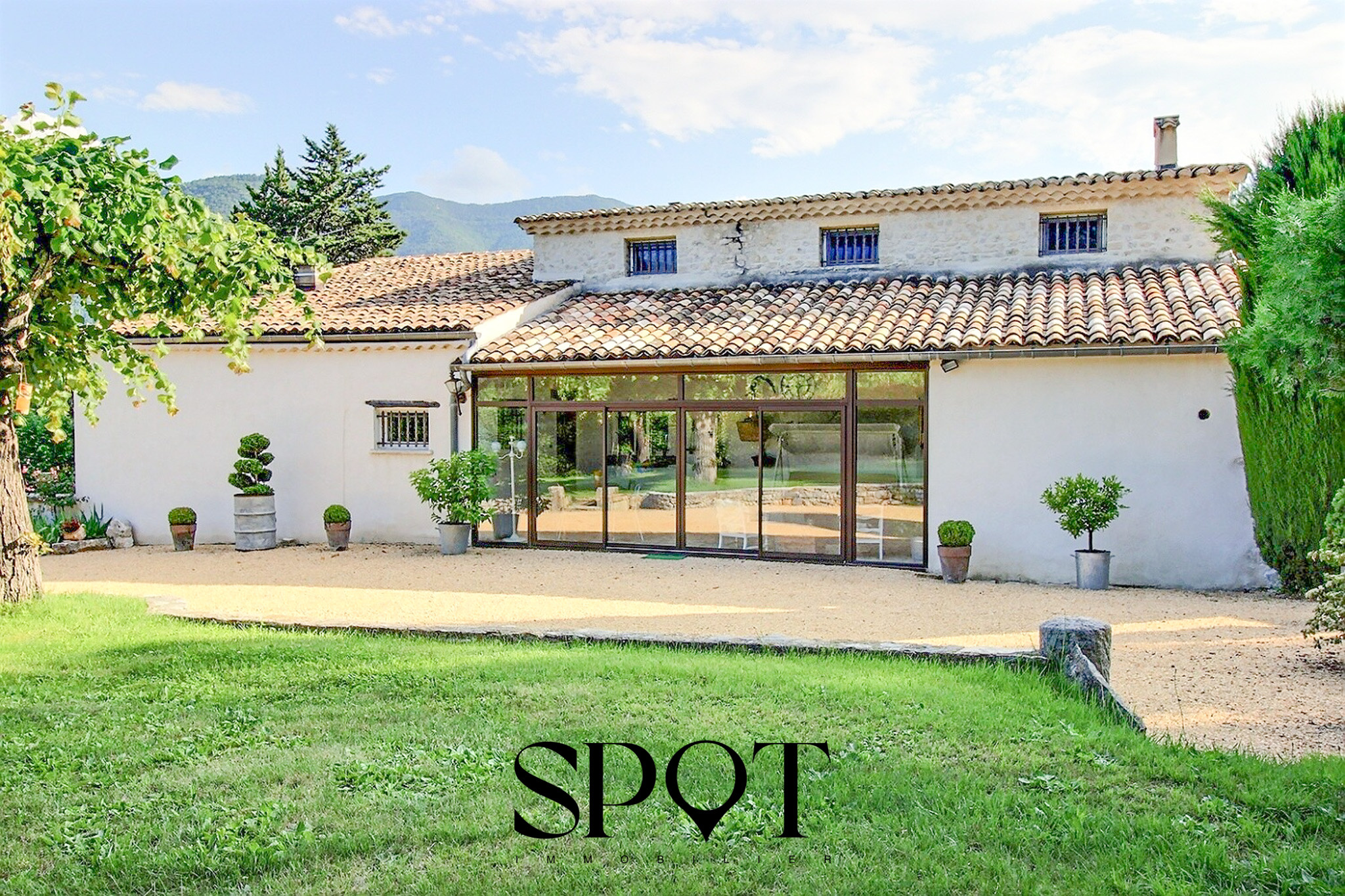 Maison à vendre à Montbrun les bains, 350 m², 13 pièces – photo 1 sur 25