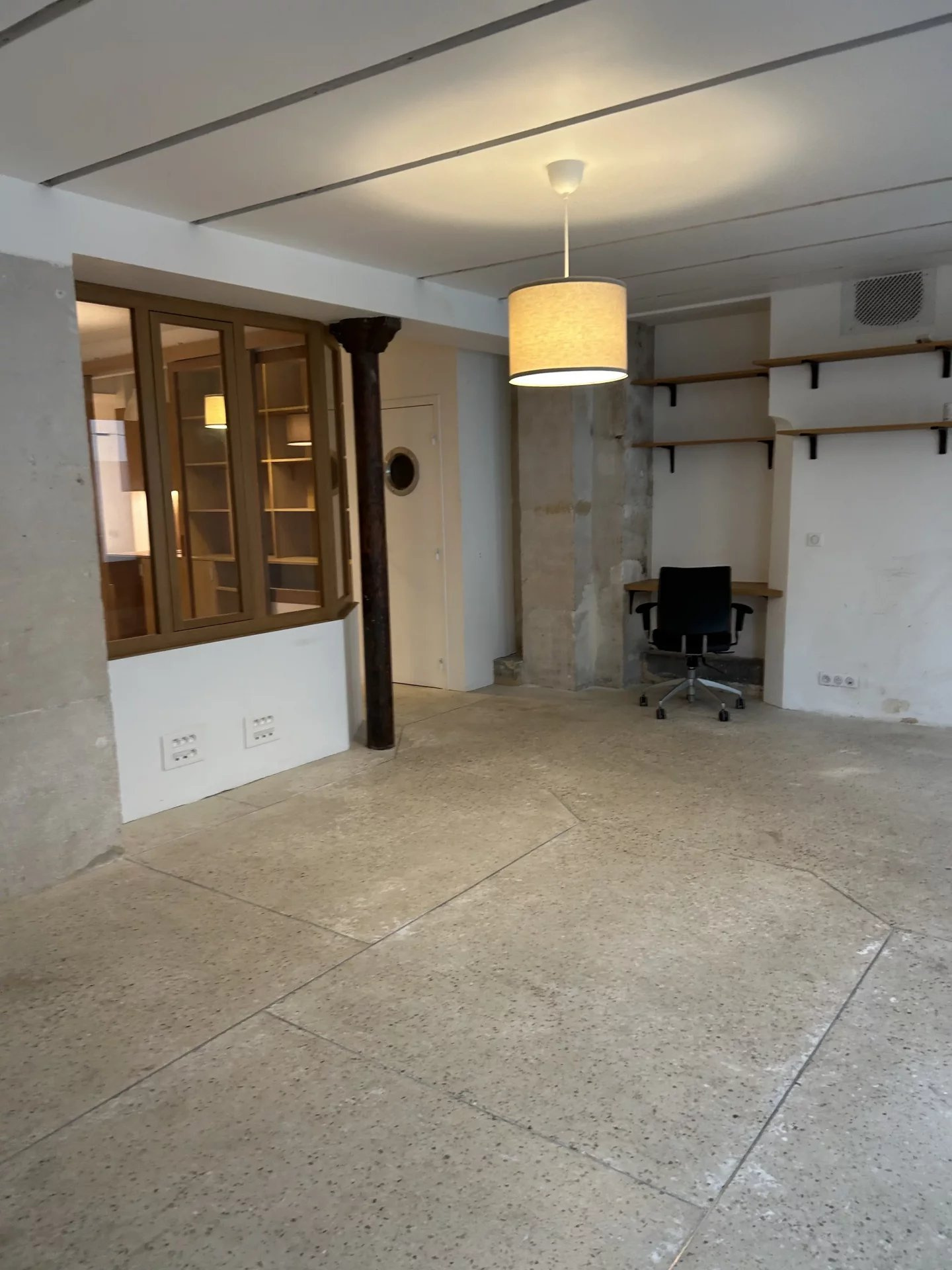 Local commercial à louer à Paris, 2 pièces – photo 1 sur 8